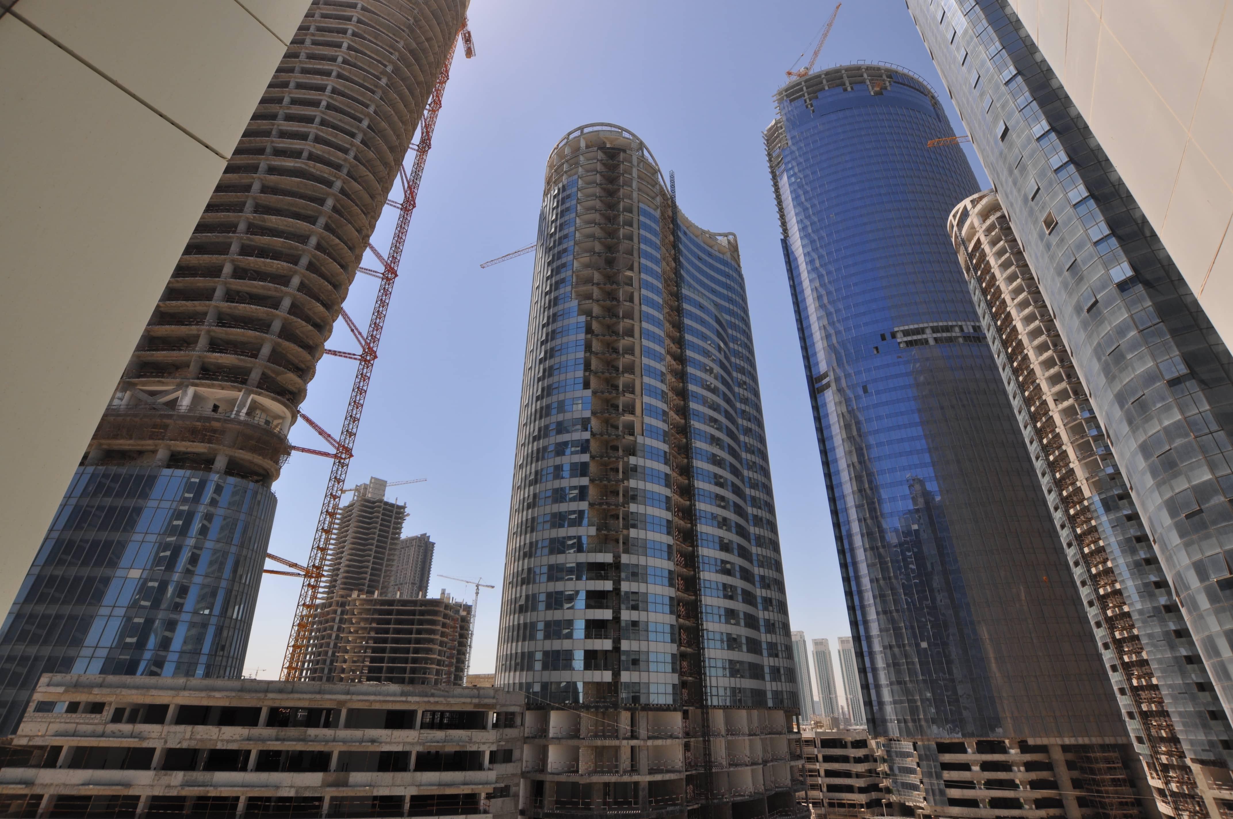 ntemporary skyline view of Hydra Avenue Abu Dhabi showcasing premium residential towers and landscaped surroundings